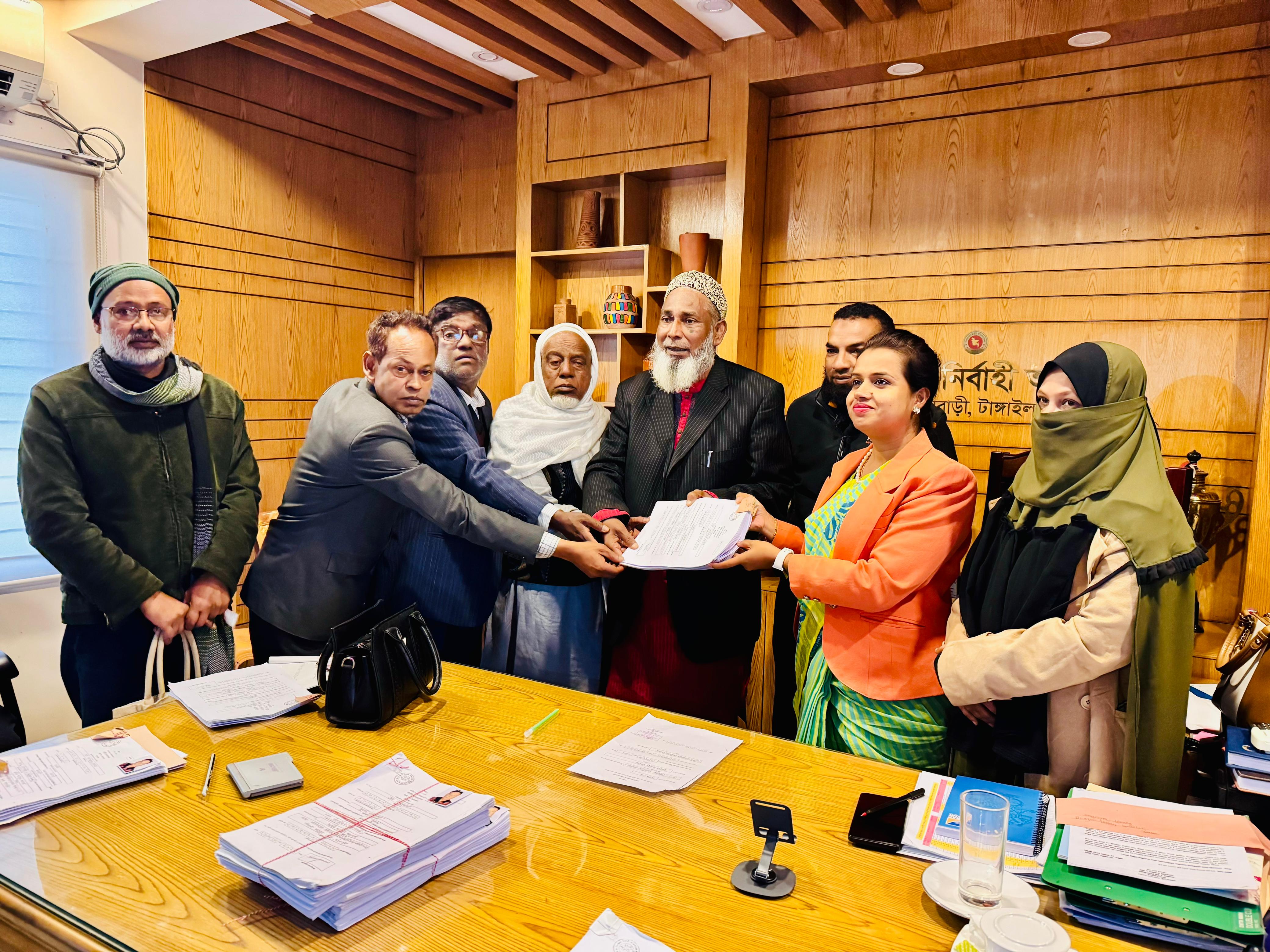 টাঙ্গাইল-১ ধনবাড়ী -মধুপুর আসনে  বিএনপি মনোনীত এমপি প্রার্থী  জননেতা স্বপন ফকিরের মনোনয়নপত্র