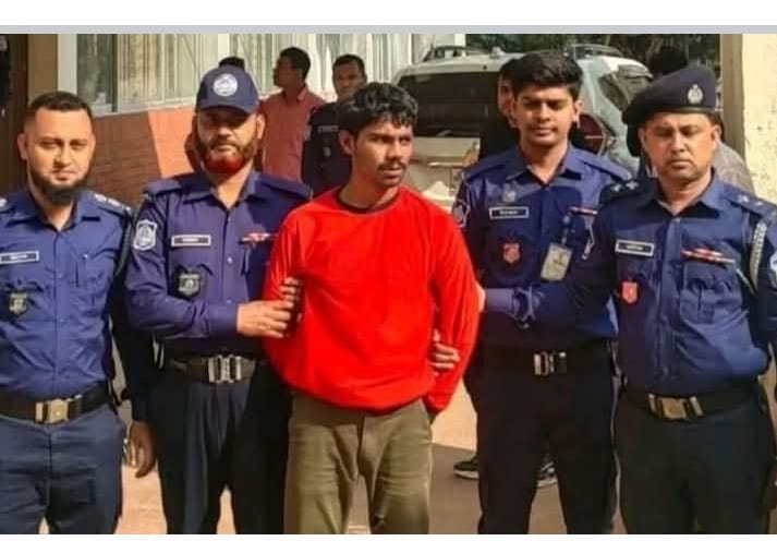 ময়মনসিংহের হালুয়াঘাটে তল্লাশি কালে পুলিশকে কোপানোর ঘটনায় জড়িত অভিযুক্ত লিয়ন কে গ্ৰেফতার করেছে পুলিশ 