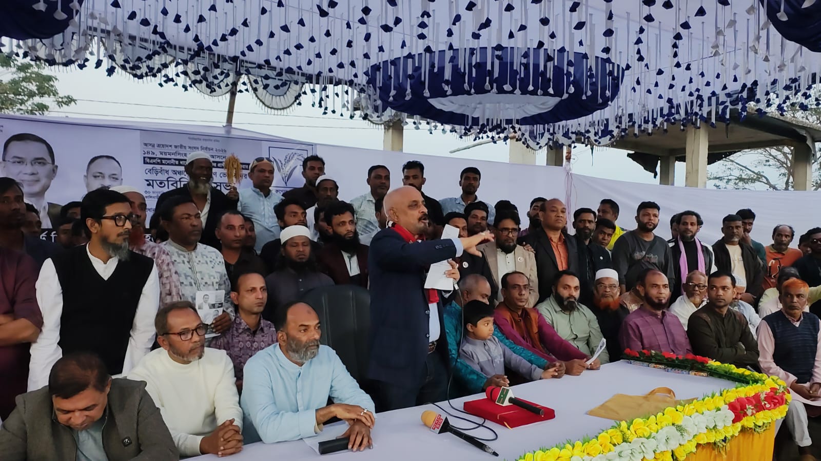 ময়মনসিংহ -৪(সদর) আসনের বিএনপির প্রার্থী আবু ওয়াহাব আকন্দ সাধারণ ভোটারদের সঙ্গে মতবিনিময় সভা করেন 