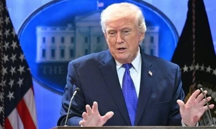 আদালতের তিরস্কারের পর আরও ১০ শতাংশ শুল্ক আরোপের ঘোষণা ট্রাম্পের