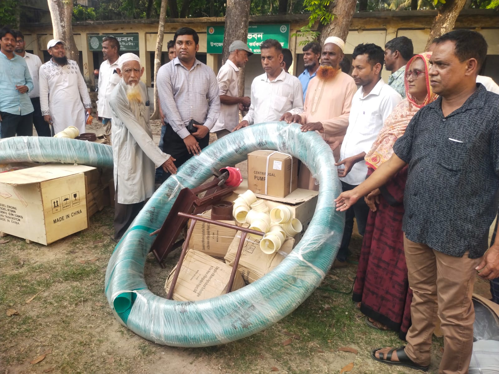 চরাঞ্চলে কৃষিতে গতি আনতে সরিষাবাড়ীতে সেচ সরঞ্জাম বিতরণ