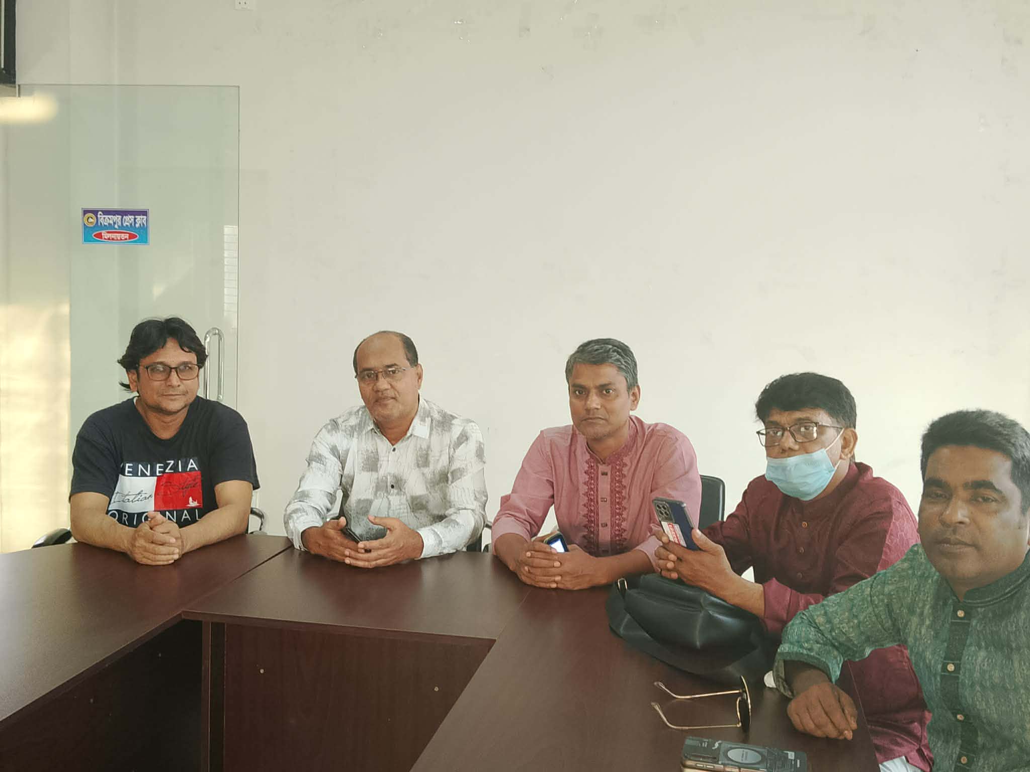 মুন্সীগঞ্জের বিক্রমপুর প্রেসক্লাবে ইতালি প্রবাসী সাংবাদিক জাকির হোসেন সুমন এর আগমনে মতবিনিয় সভা অনুষ্ঠিত।