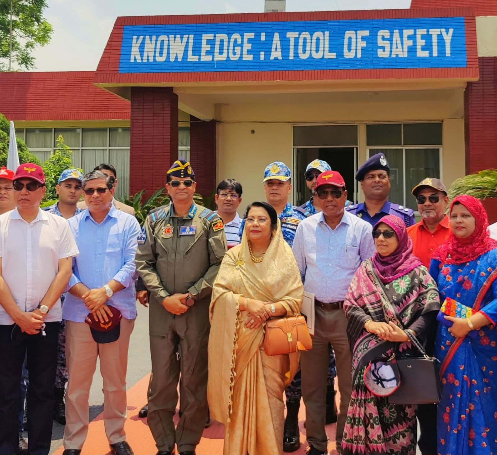 বগুড়ায় হচ্ছে আন্তর্জাতিক বিমানবন্দর ও বিমান ঘাঁটি, পরিদর্শনে প্রতিনিধি দল ।