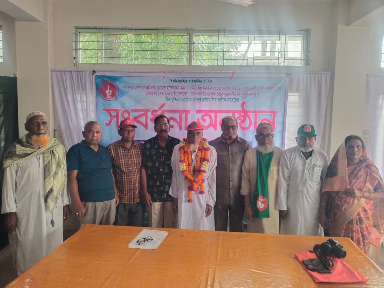 বীর প্রতীক আব্দুল হাকিমকে সংবর্ধনা দিল যুদ্ধাহত বীর মুক্তিযোদ্ধারা 