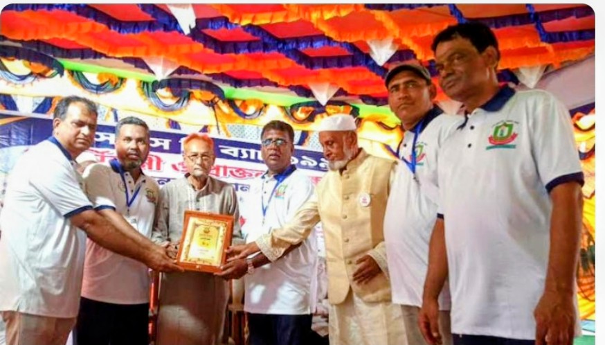 সরিষাবাড়ীতে পুরনো বন্ধুদের মিলনে মুখর ভাটারা উচ্চ বিদ্যালয়, সম্মাননায় সিক্ত প্রাক্তন শিক্ষকরা