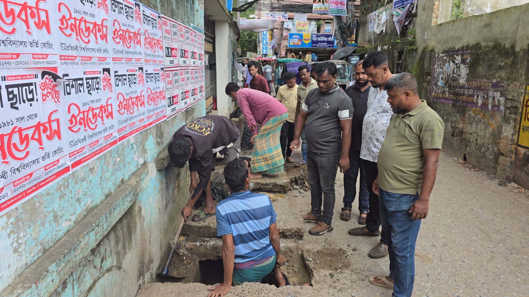 জলাবদ্ধতা নিরসনে নালা-নর্দমা পরিষ্কার ও মাটি উত্তোলন কার্যক্রমে অংশ নেন যুবদলের সংগঠক মোহাম্মদ মুরাদ 