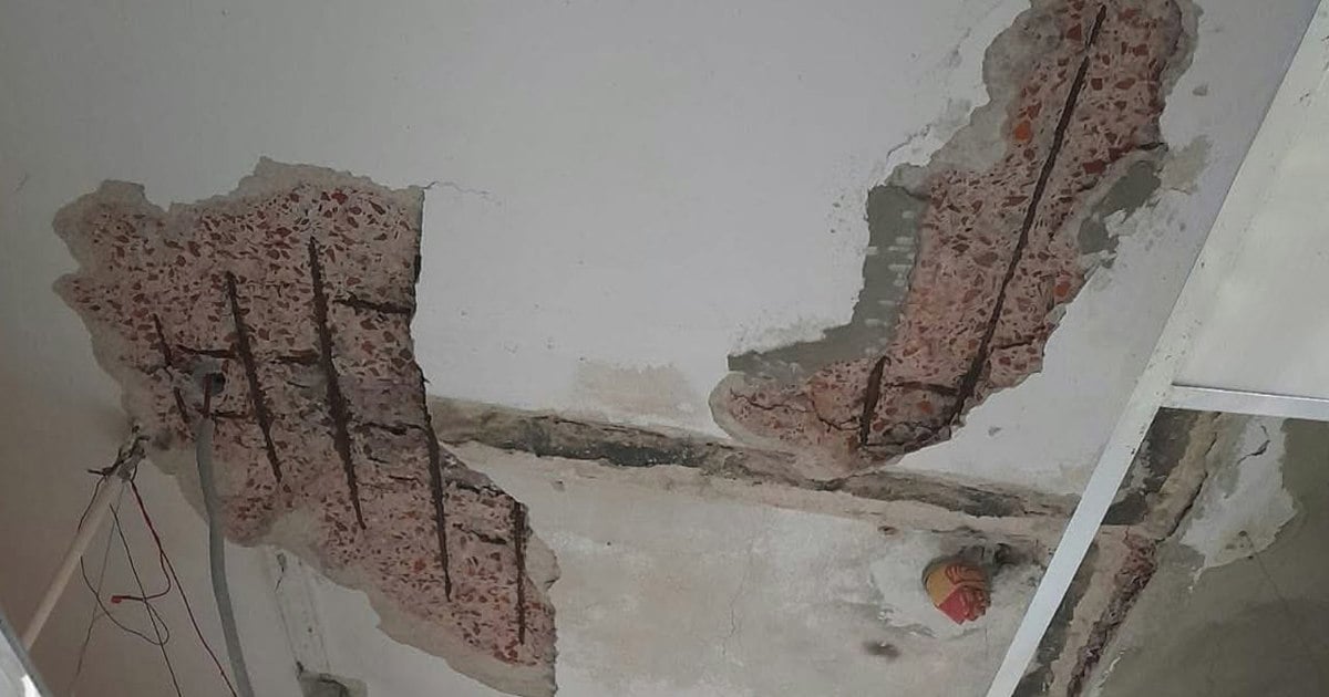 চাঁদপুর সরকারি হাসপাতালে প্লাস্টার ধসে পড়ে আহত রোগী, আতঙ্কে হুড়োহুড়ি