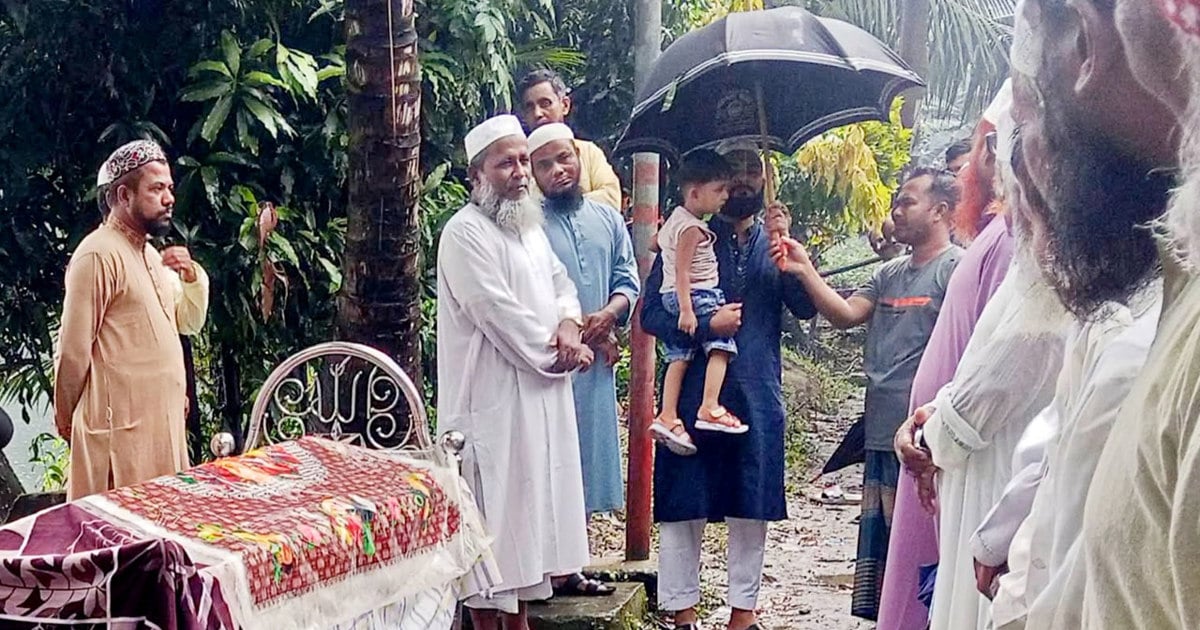 সন্তানকে ছেড়ে হাসপাতালে ভর্তি হননি মা, ডেঙ্গুতে ছাড়তে হলো পৃথিবীই