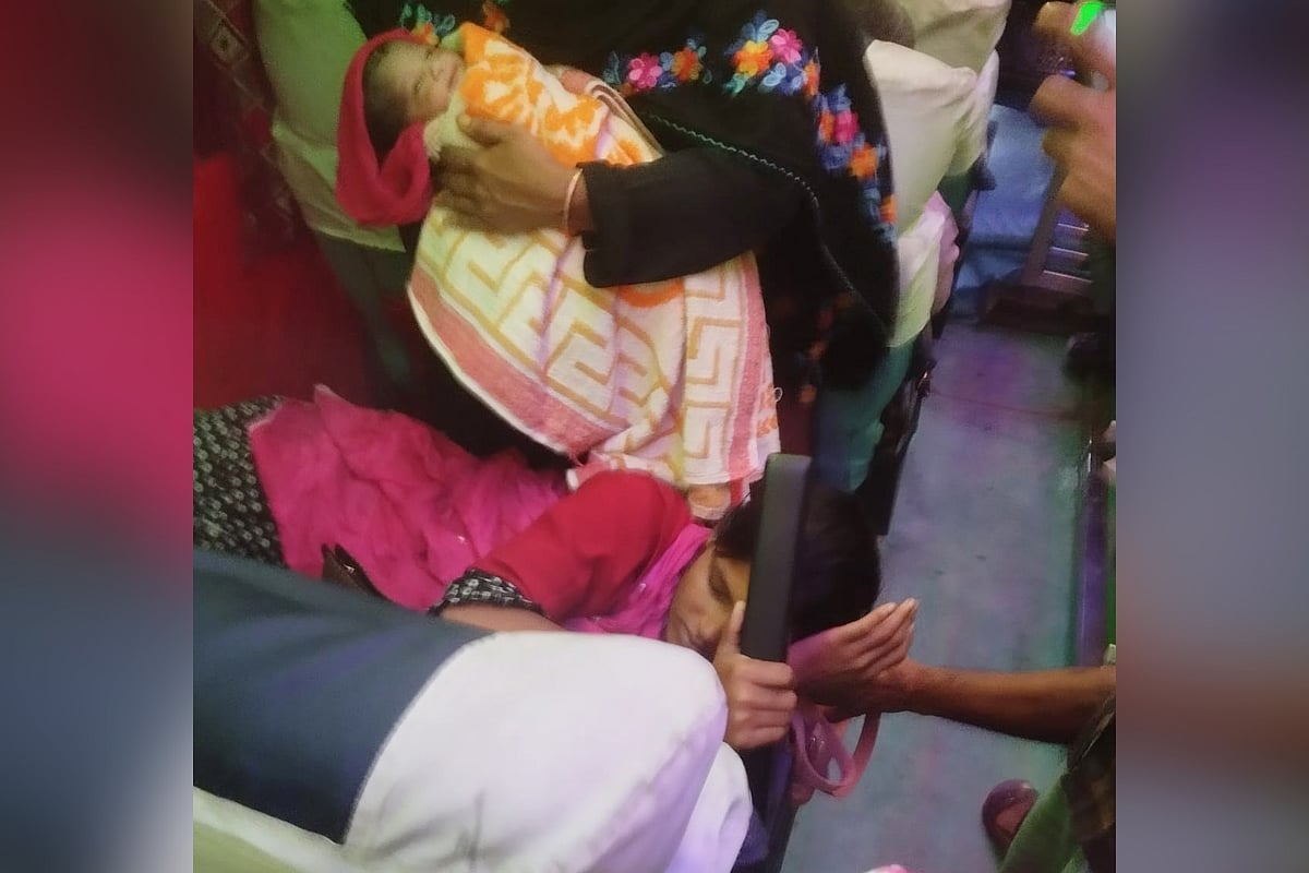 গ্রামে যাওয়ার পথে বাসে সন্তান প্রসব, পরিবহনের নামে শিশুর নাম, আজীবন ভ্রমণ ‘ফ্রি’