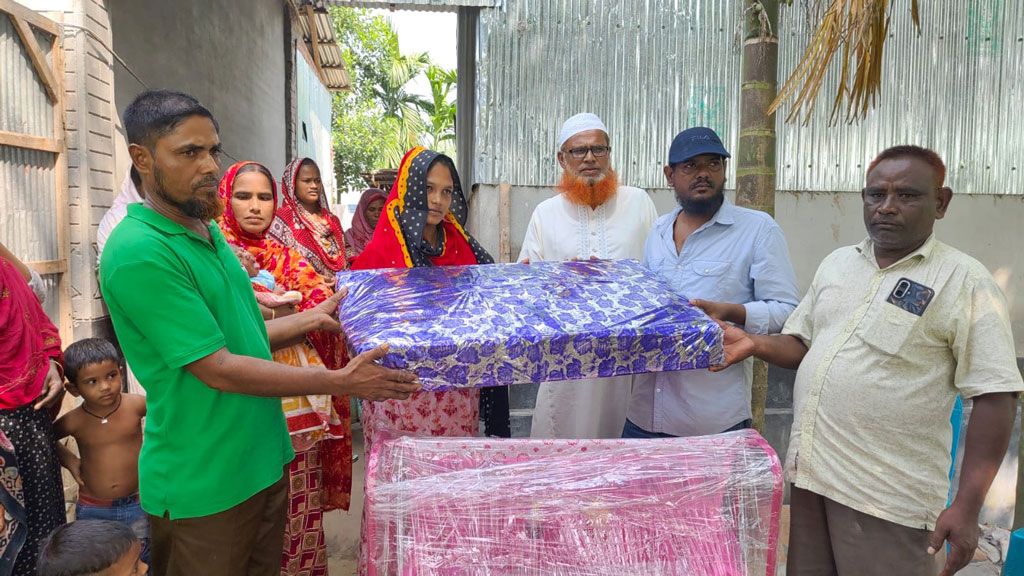 চলন্ত বাসে শিশুর জন্ম, মা-ছেলের আজীবন ভাড়া ফ্রি
