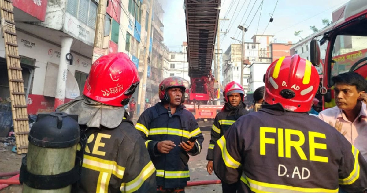 গাজীপুরে গার্মেন্টসে আগুন, নিয়ন্ত্রণে ৬ ইউনিট