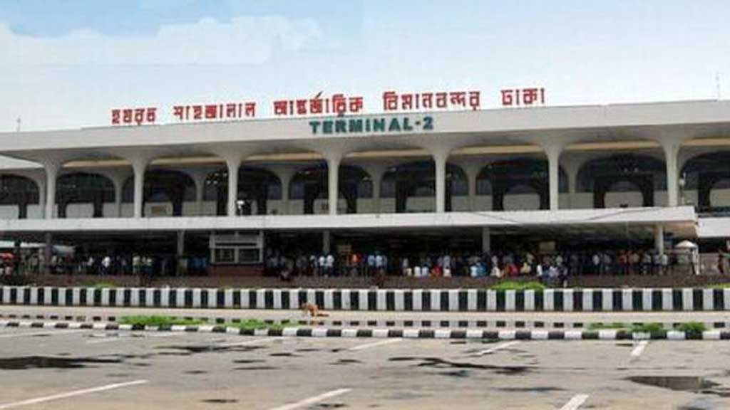 শাহজালালে দুই বিমানকর্মীর জুতায় মিলল ৮০টি সোনার বার
