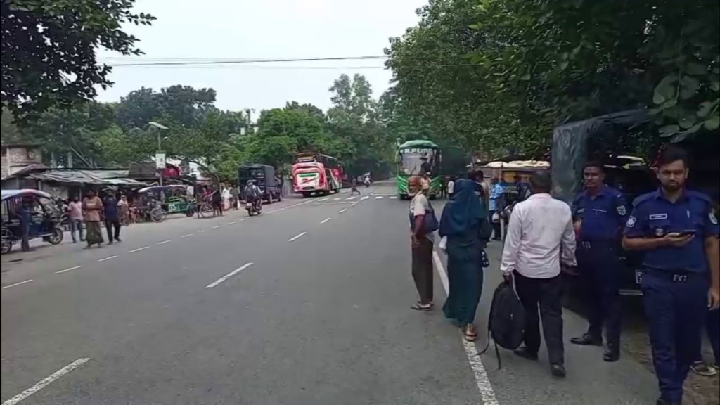 ঢাকা থেকে ফিরে বাড়ি পৌঁছানো হলো না বৃদ্ধ দম্পতির
