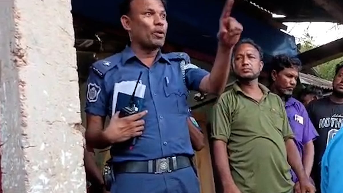আমি পোশাক লাগিয়েছি ঘুষের টাকা দিয়ে, ঘুষ খাওয়ার জন্যই: এএসআইয়ের বক্তব্য ভাইরাল
