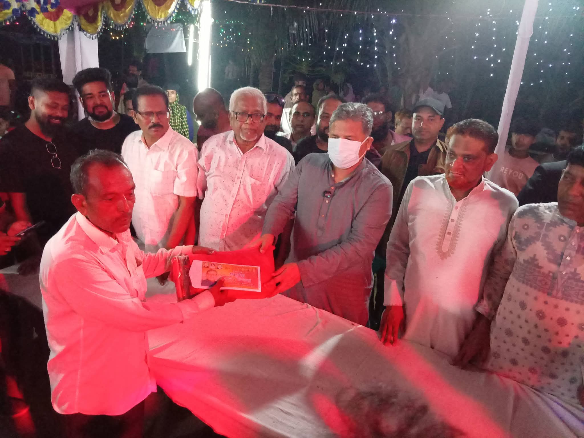 চরভদ্রাসনে দুর্গাপূজার মণ্ডপ ঘুরে দেখলেন এমপি শহিদুল ইসলাম বাবুল।
