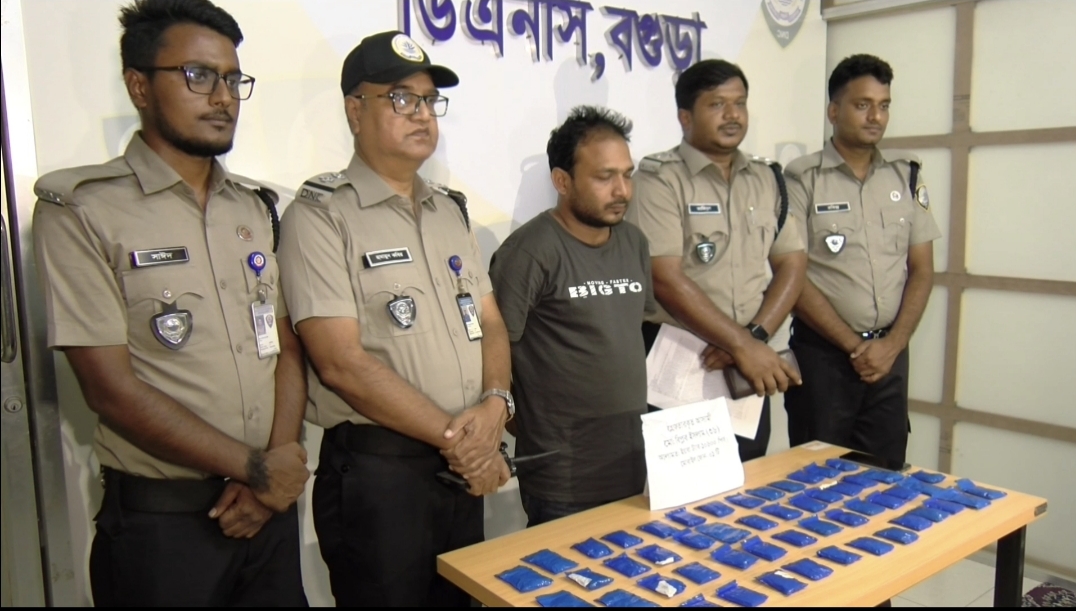 বগুড়ায় স্লিপার বাসের এসি ভেন্টে মিলল ১০ হাজার ৬০০ ইয়াবা, গ্রেপ্তার ১